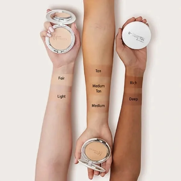 IT Cosmetics Celebration Powder Foundation Illumination  • LIGHT • Full Coverage - Picture 4 of 6